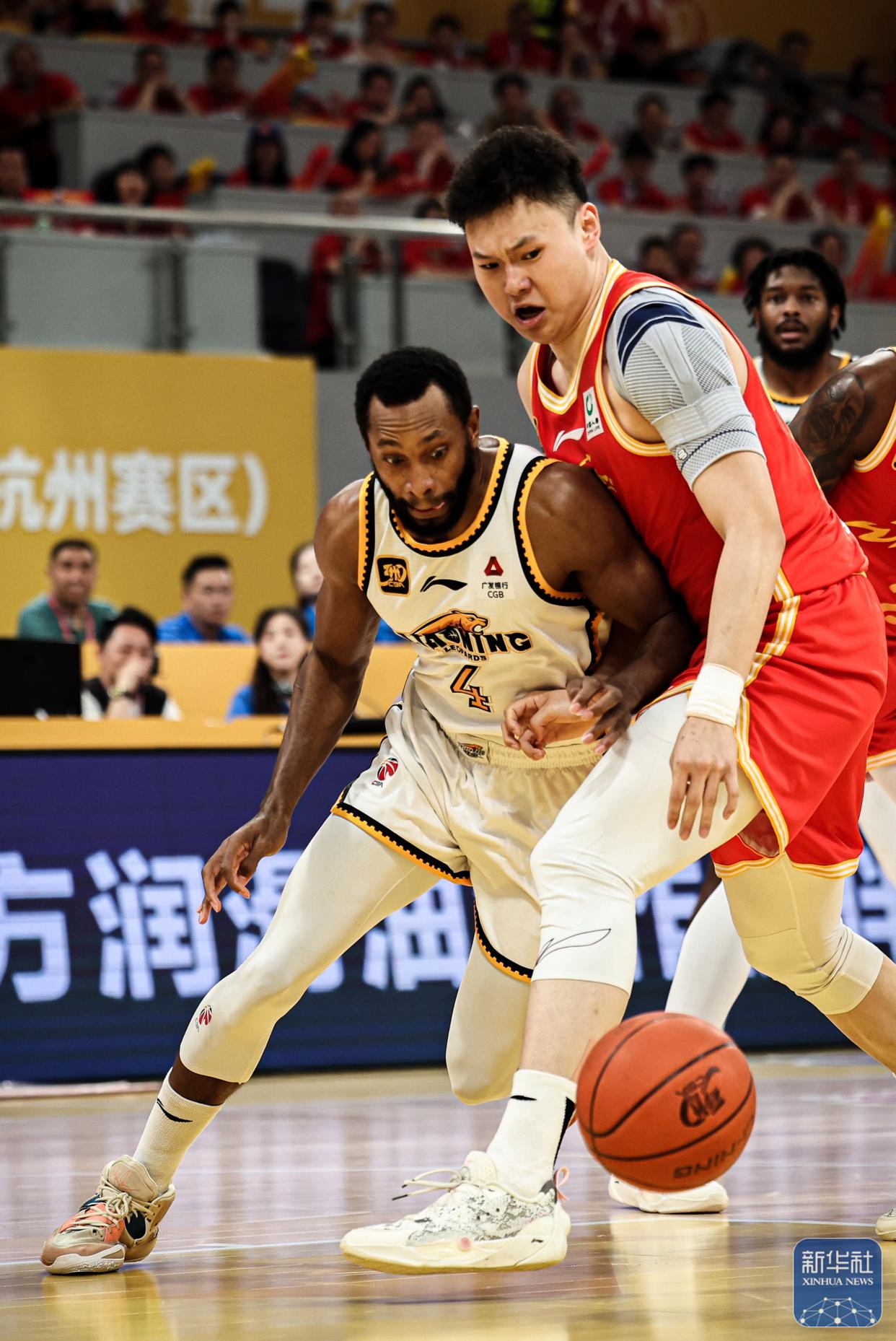 包含今夜突围战来临；浙江队围绕NBA季后赛调整名单；态度坚定；训练强度明显提升的词条